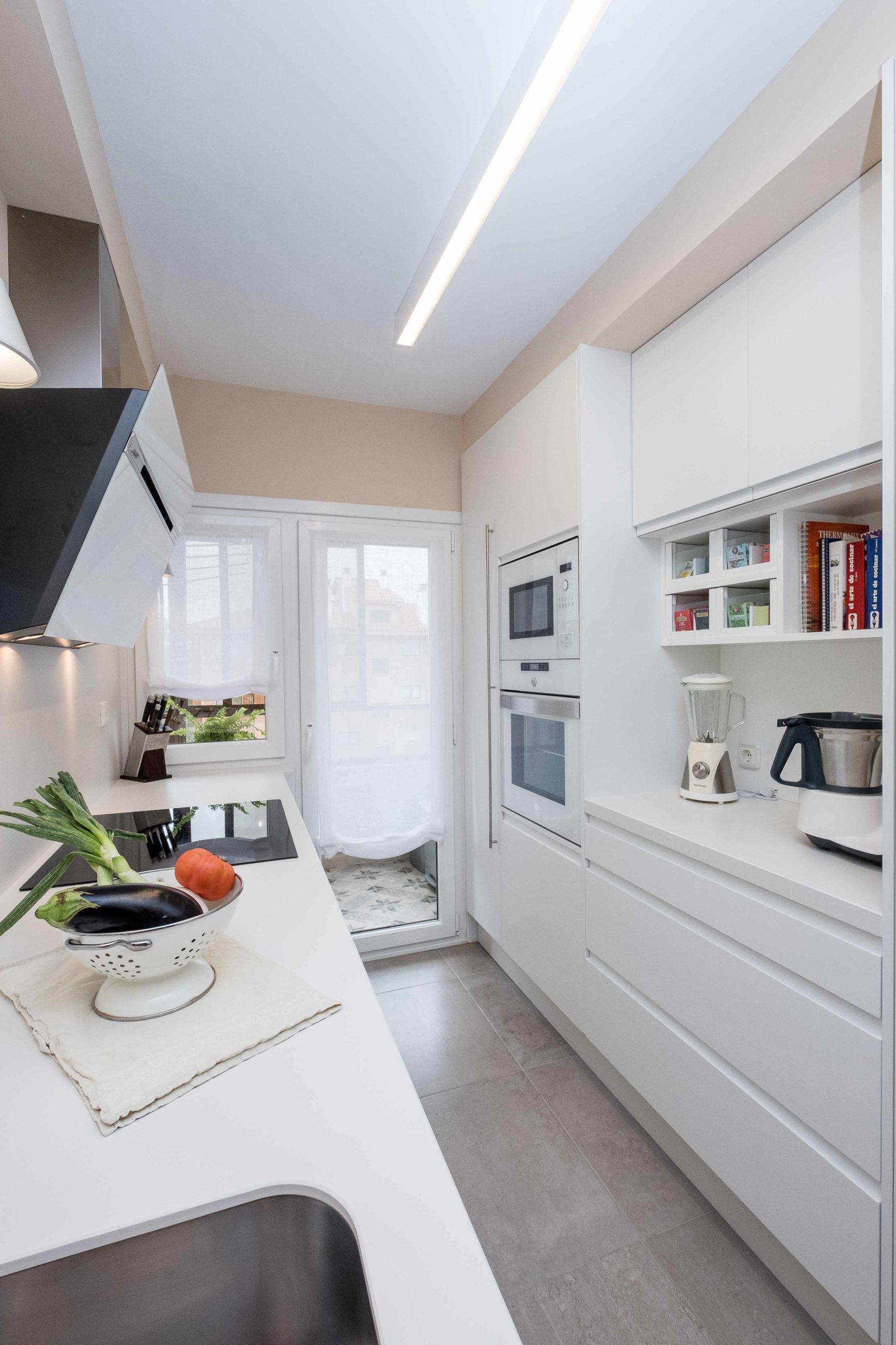 Reforma integral en Gijón con espacios abiertos y luz natural en vivienda